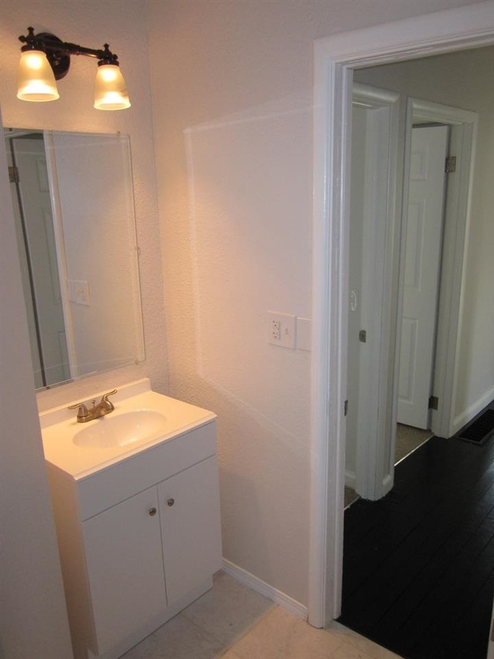 18211 E Montgomery Ave - Photo 8