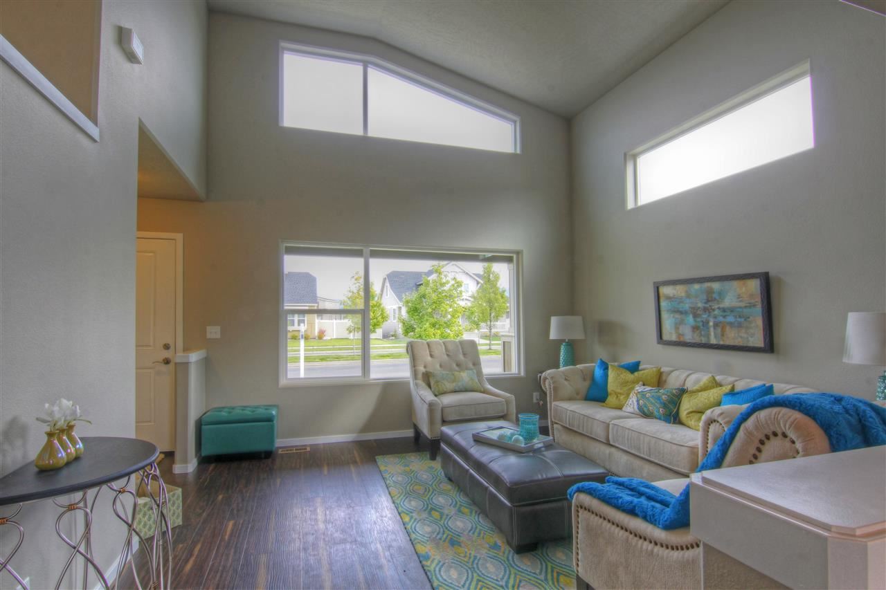1939 N Holl Blvd - Photo 3