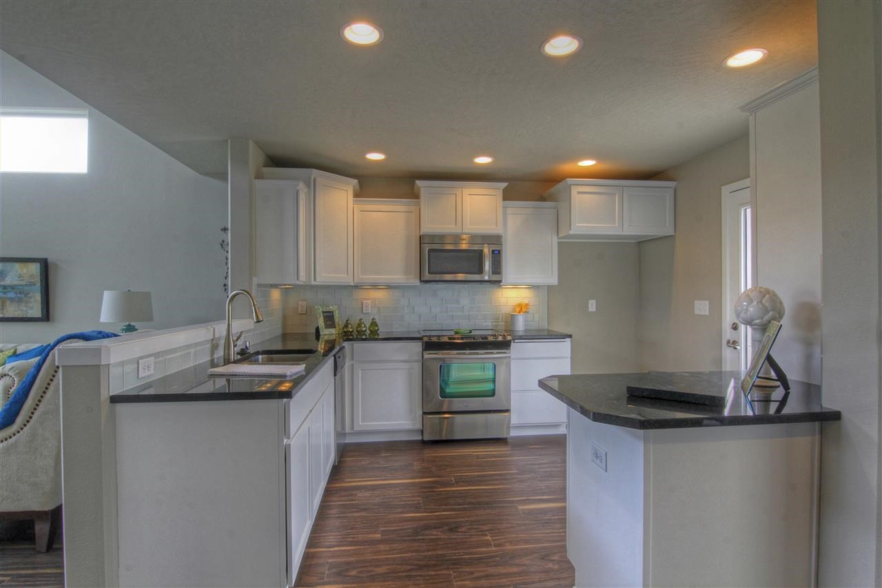 1939 N Holl Blvd - Photo 4