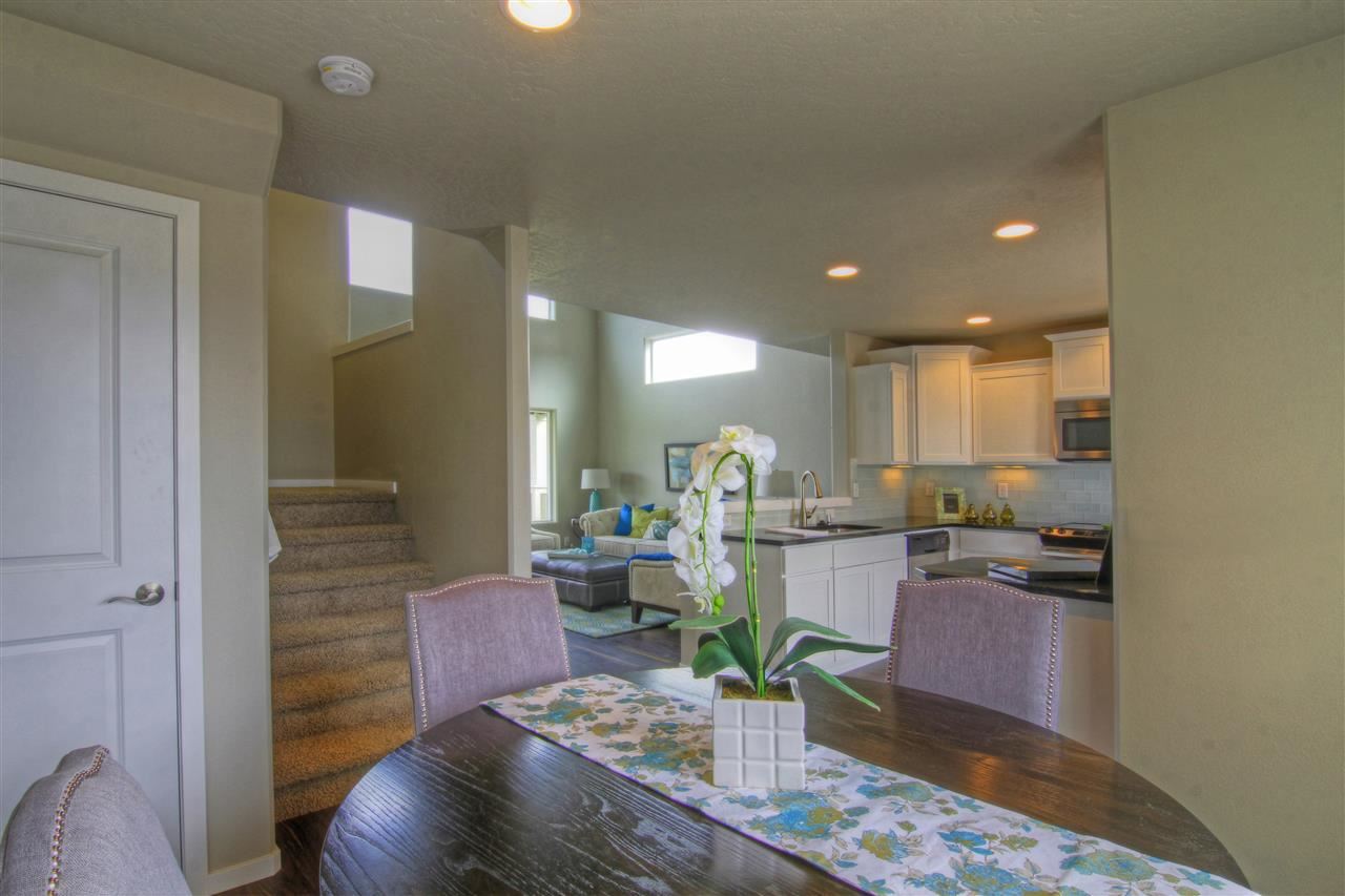 1939 N Holl Blvd - Photo 5