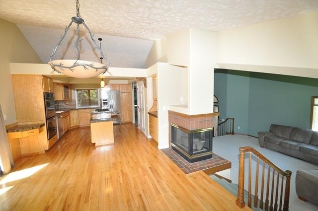 1614 S MOLTER - Photo 3