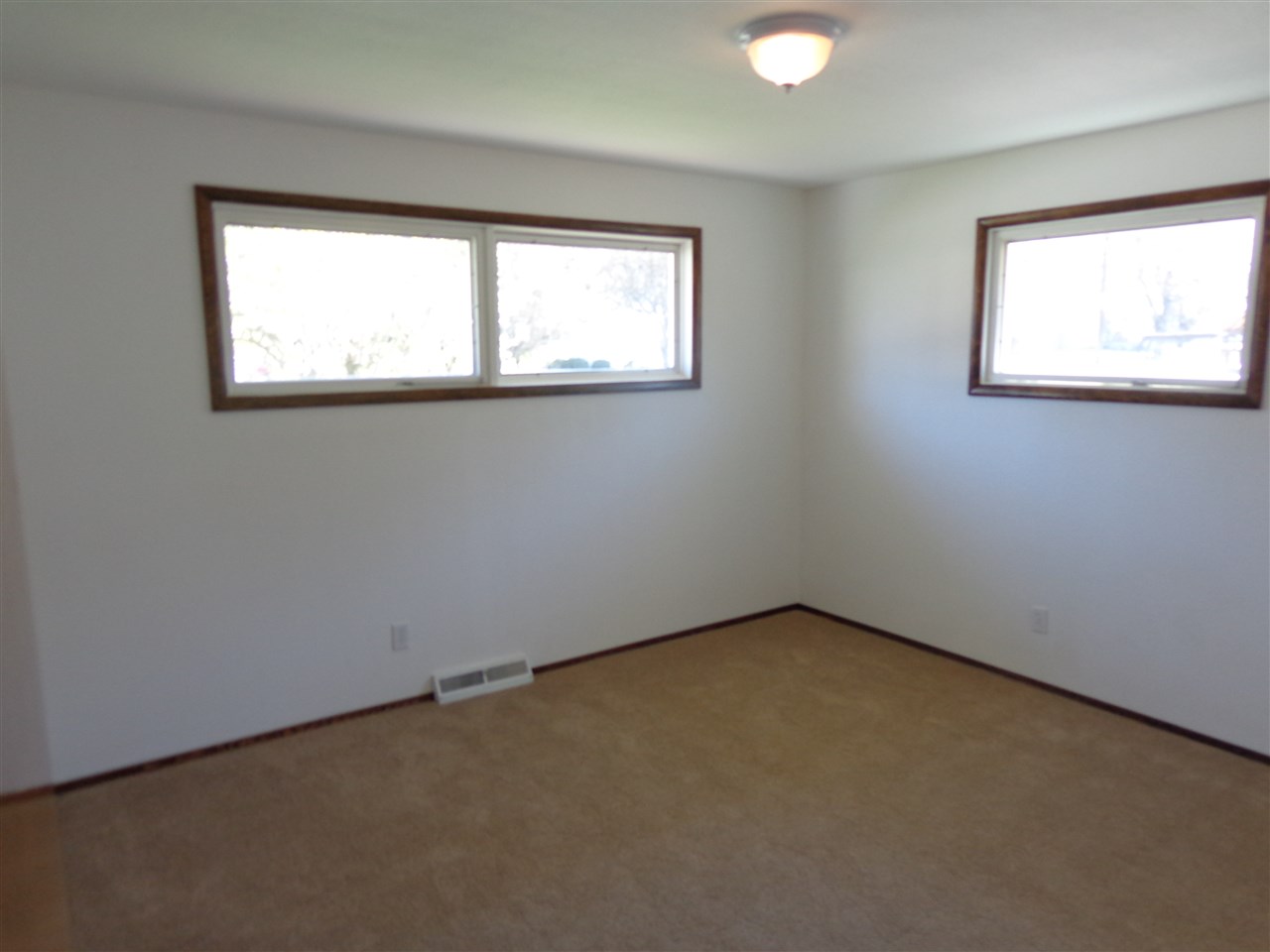 824 S FREYA - Photo 7