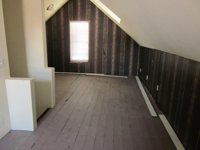 109 S E - Photo 12