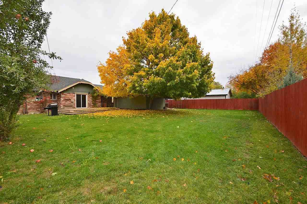 8804 E Montgomery Ave - Photo 17