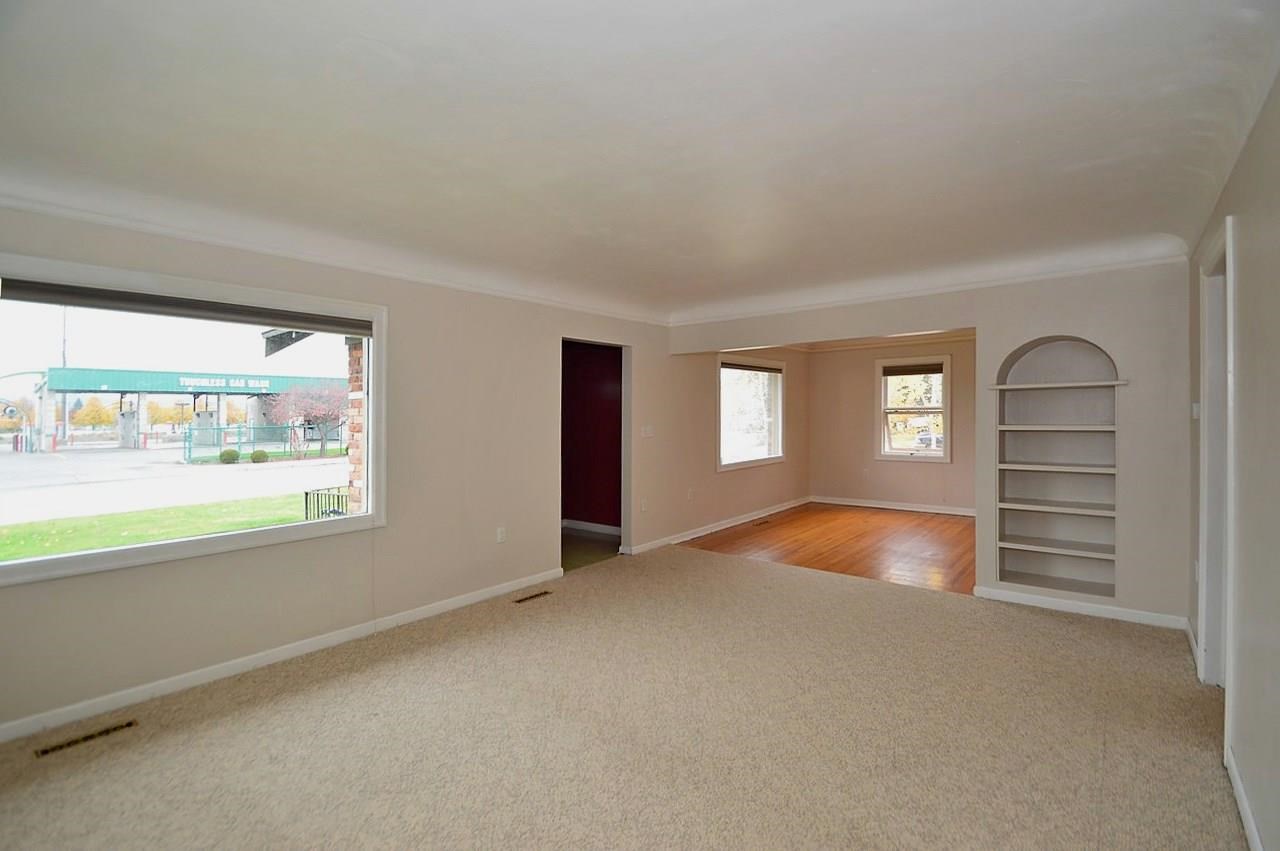 8804 E Montgomery Ave - Photo 3