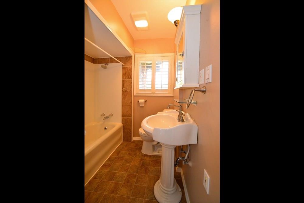 8804 E Montgomery Ave - Photo 9