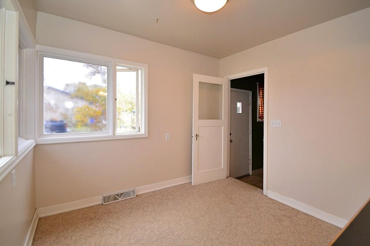 8804 E Montgomery Ave - Photo 10