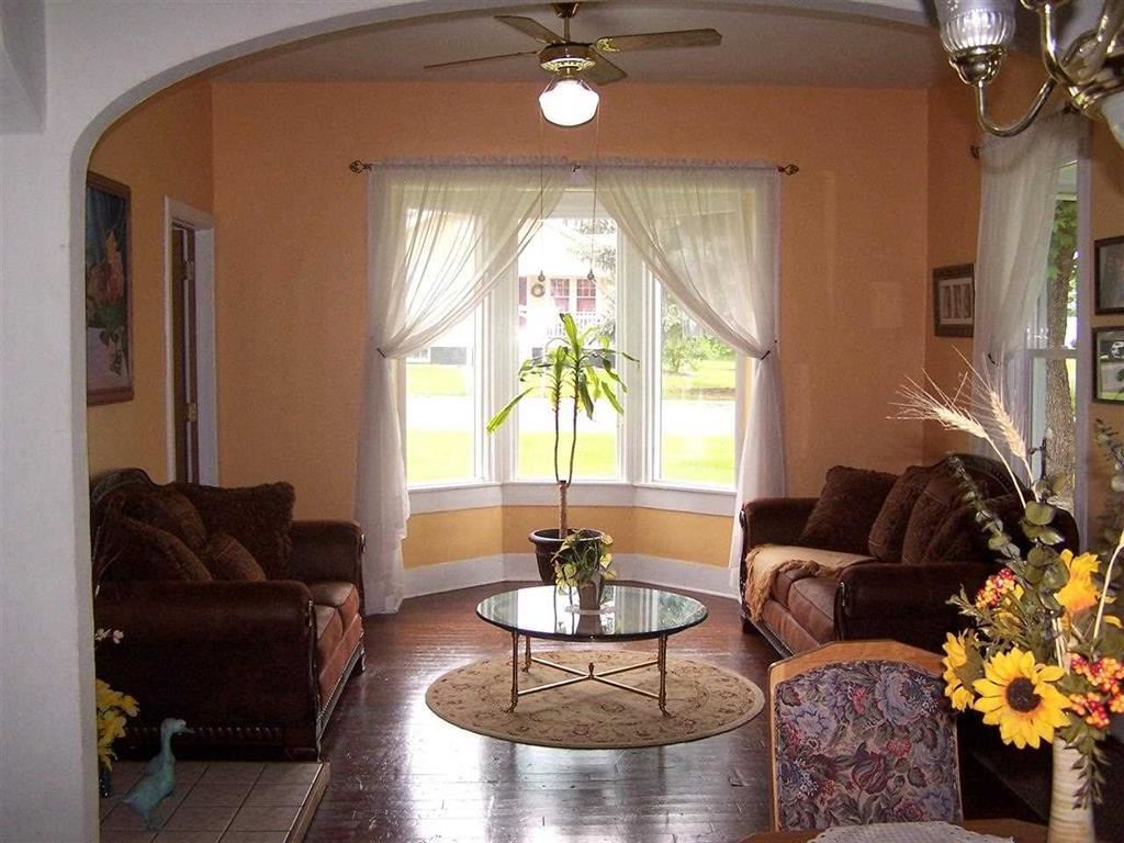 233 W Pacific Ave - Photo 2
