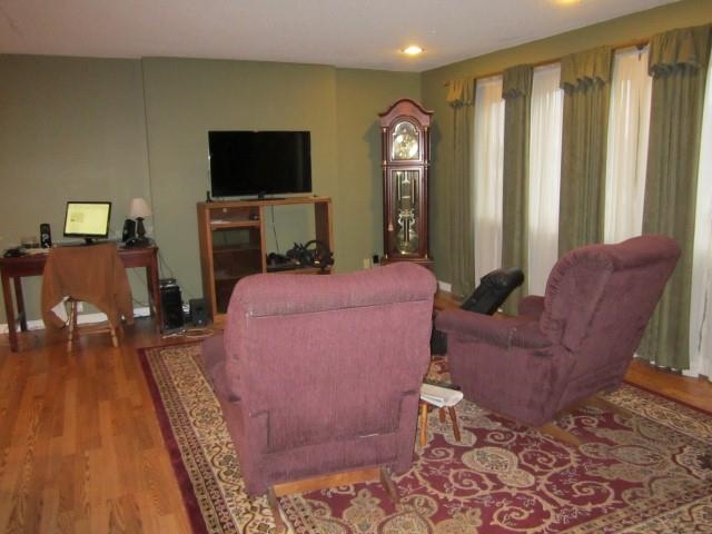 710 13th St - Photo 3