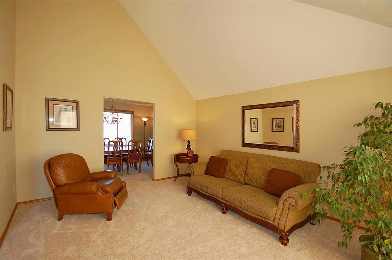 825 N Stevenson Ct - Photo 3