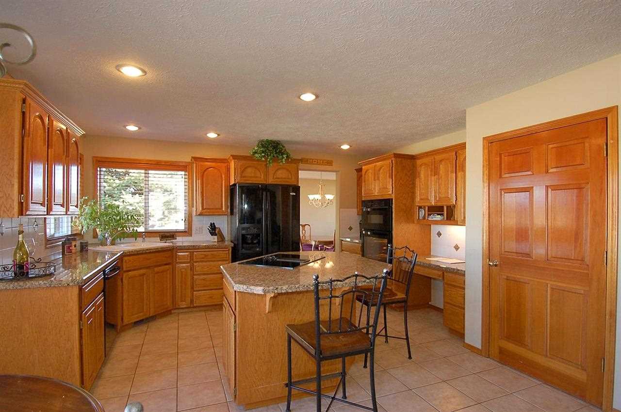 825 N Stevenson Ct - Photo 4