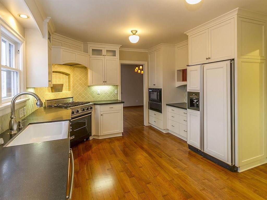 408 W 23RD - Photo 5