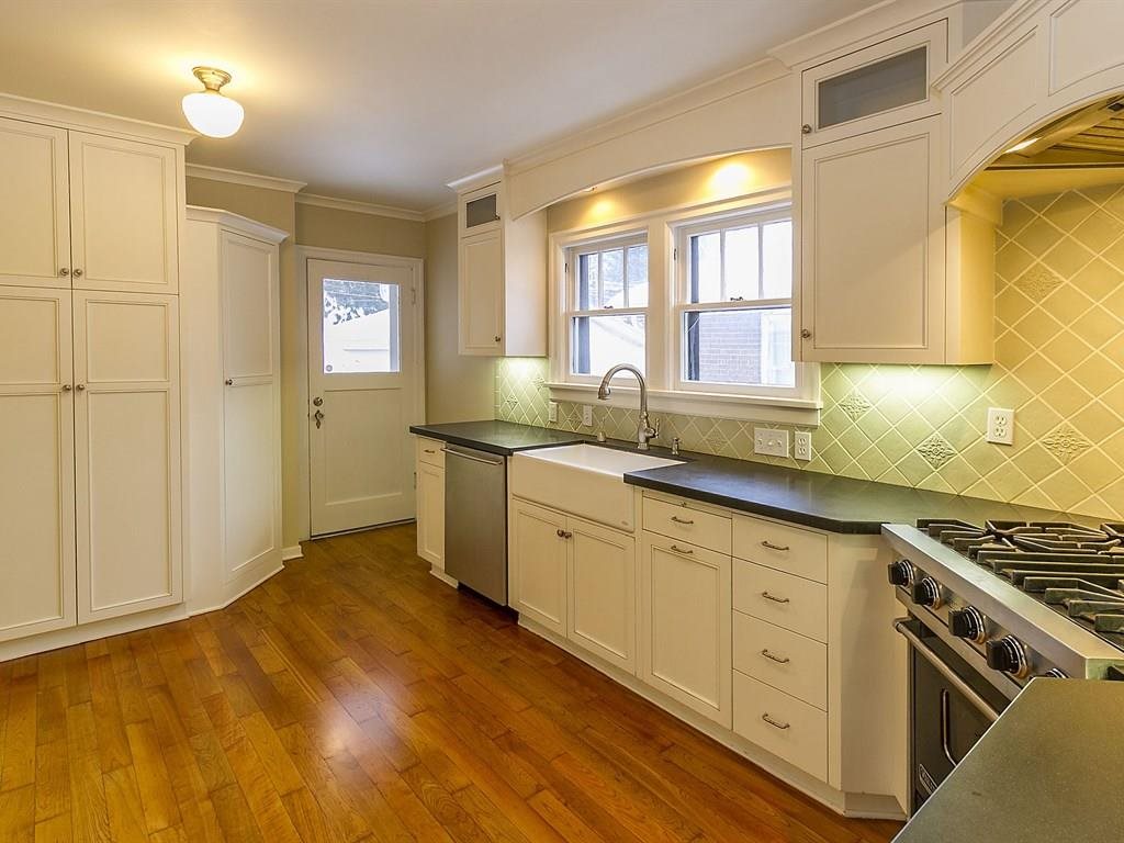 408 W 23RD - Photo 6