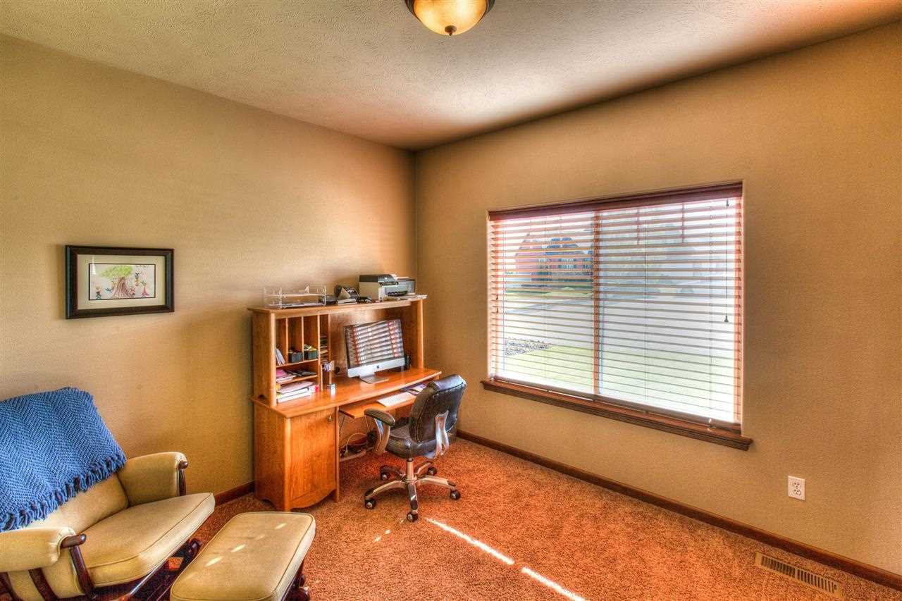 2216 S Meadow Ct - Photo 10