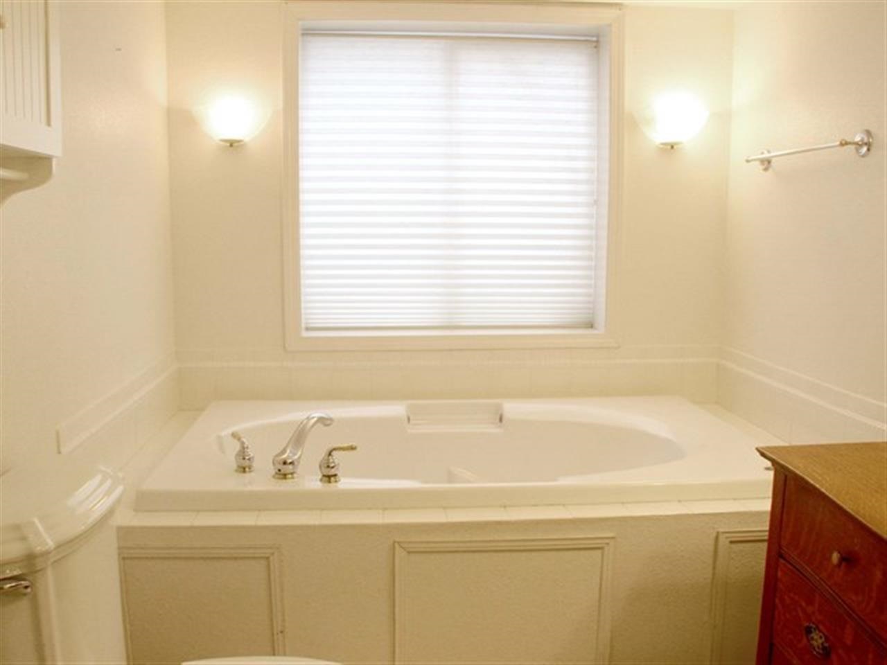 715 W 23rd St - Photo 18