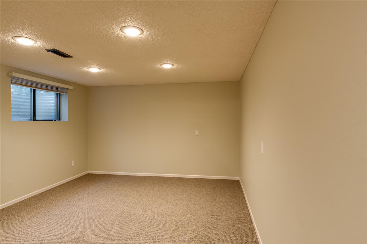 2331 S Crestline St - Photo 18