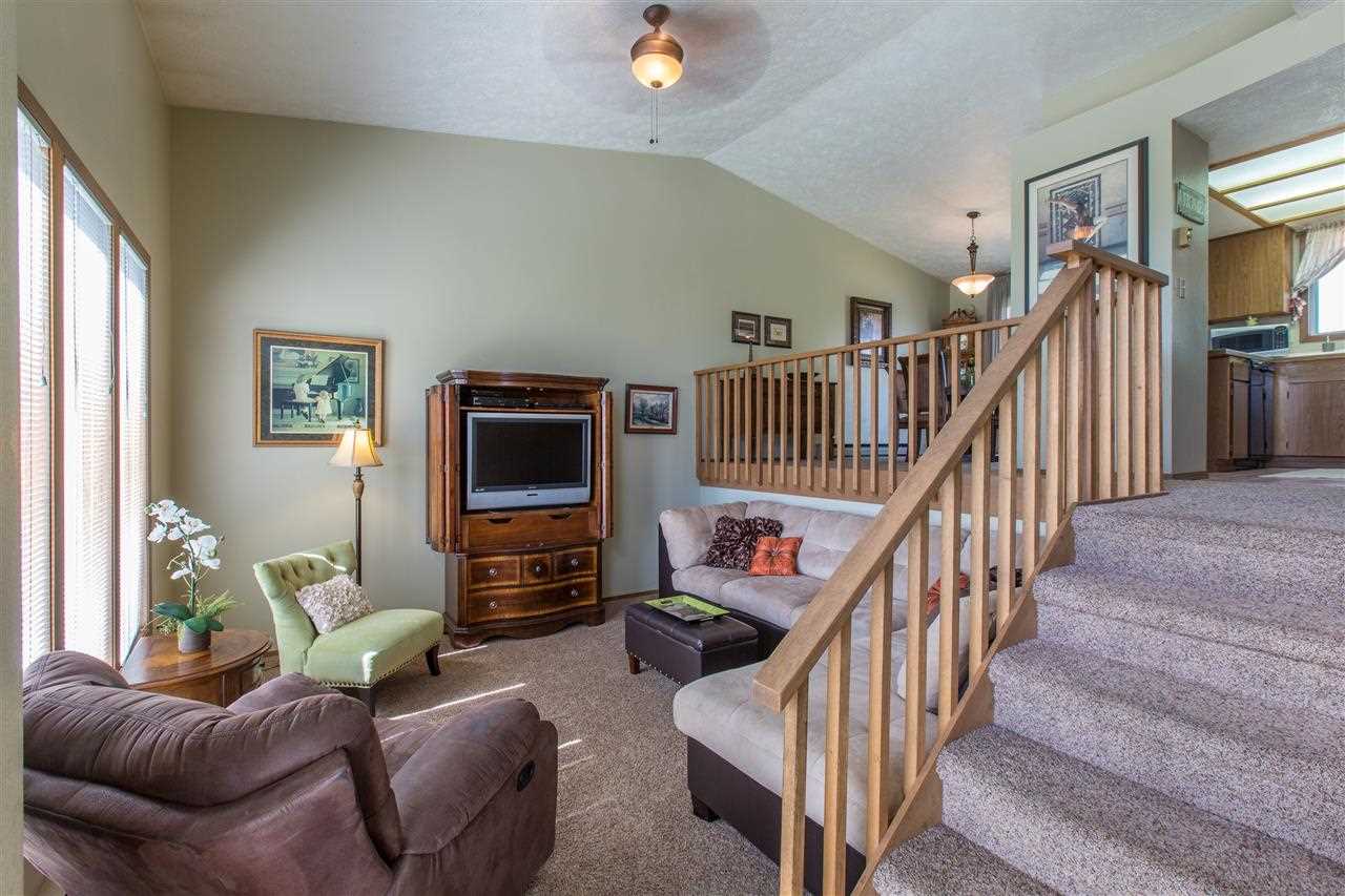 13911 E 9th - Photo 2