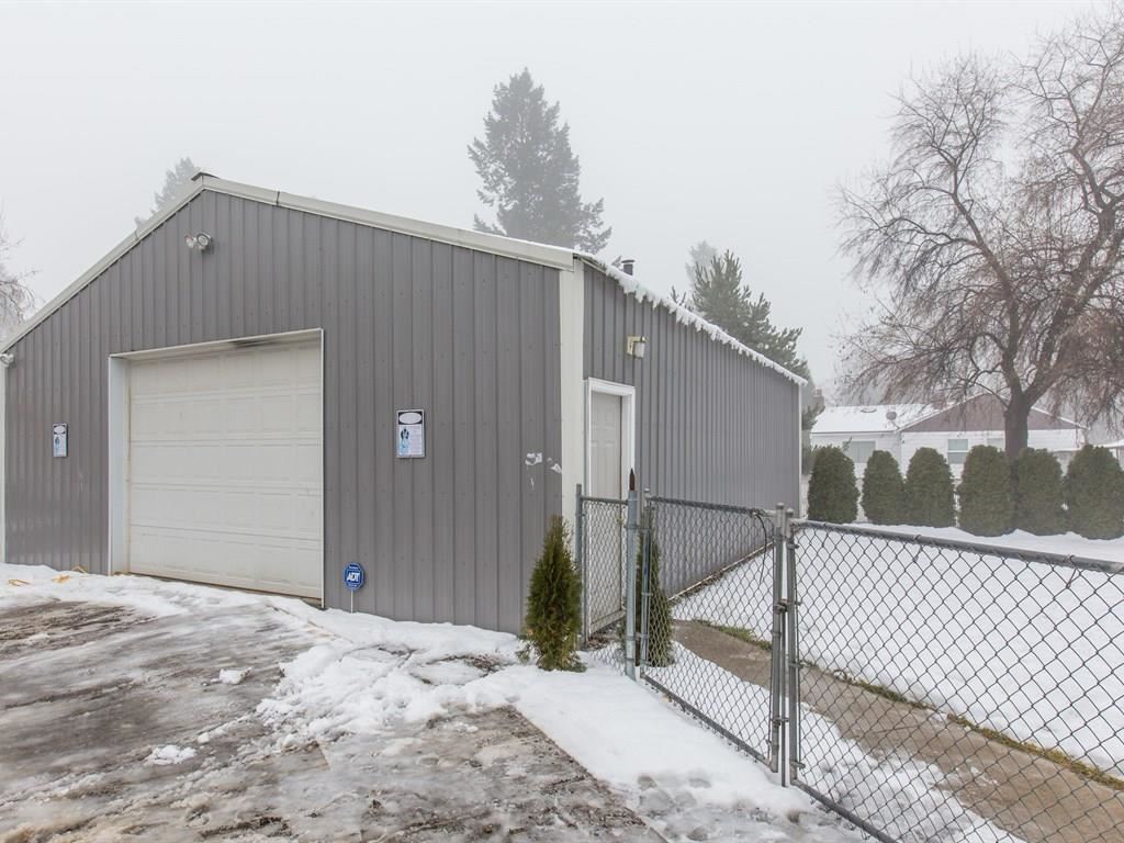 2721 N Bowman Rd - Photo 18