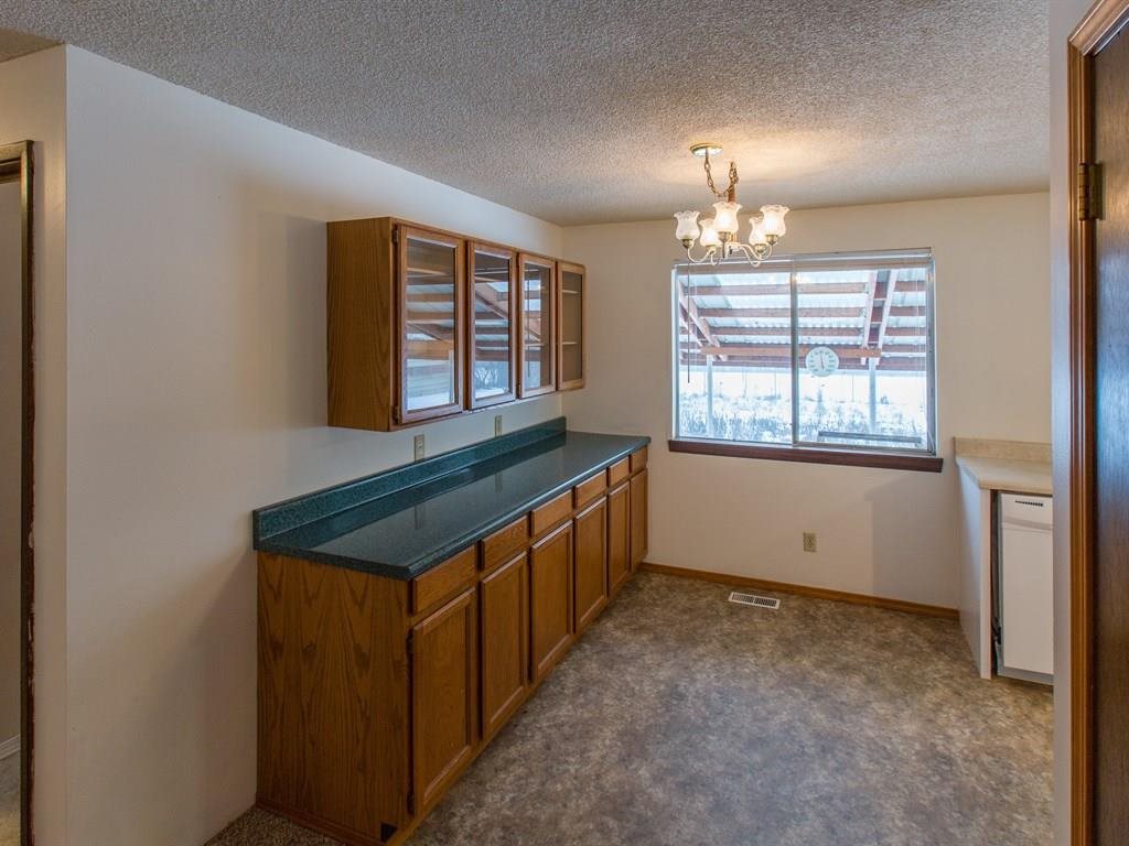 2724 N Bowman Rd - Photo 9