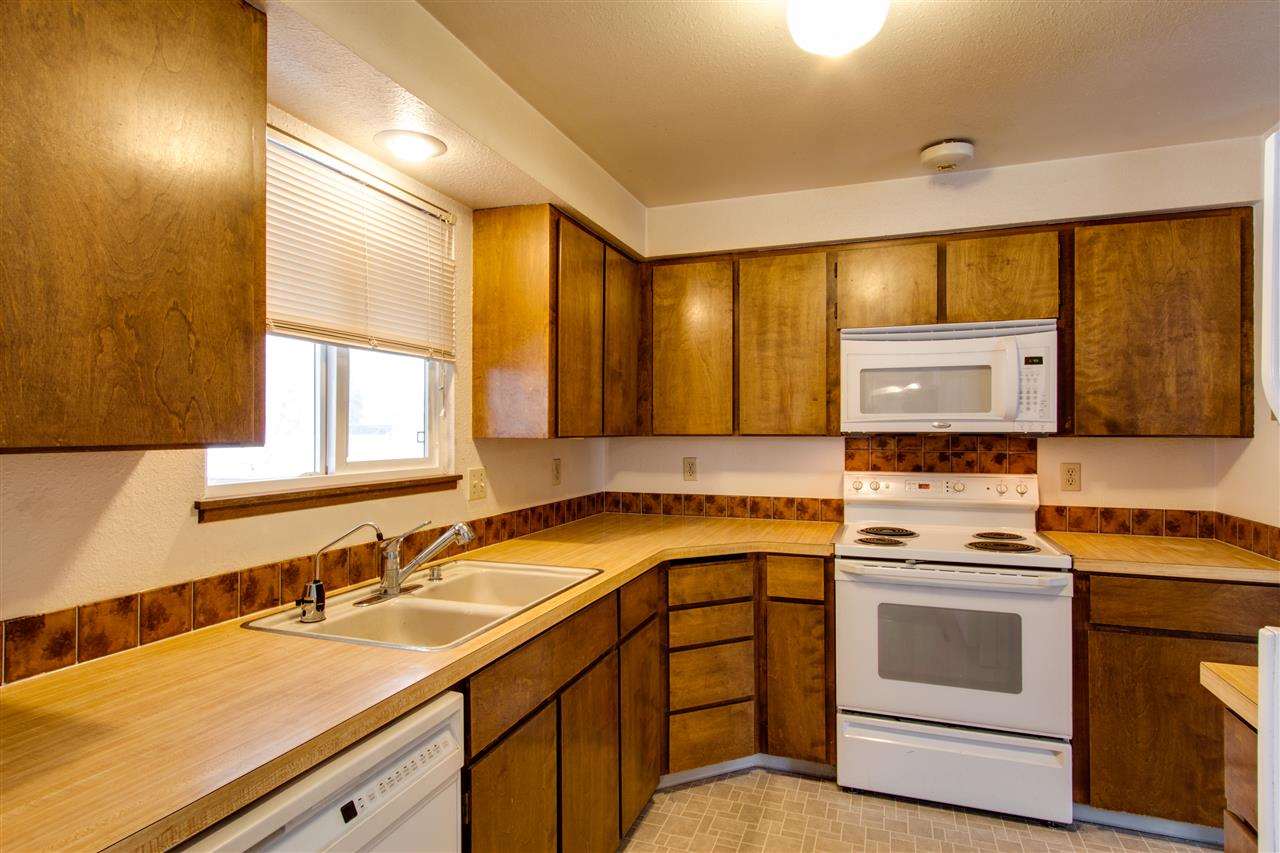 815 E Cascade Pl - Photo 2