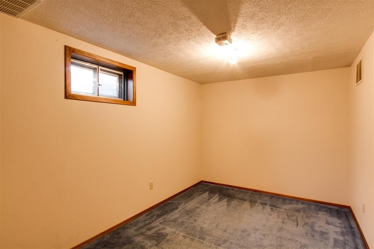 815 E Cascade Pl - Photo 13