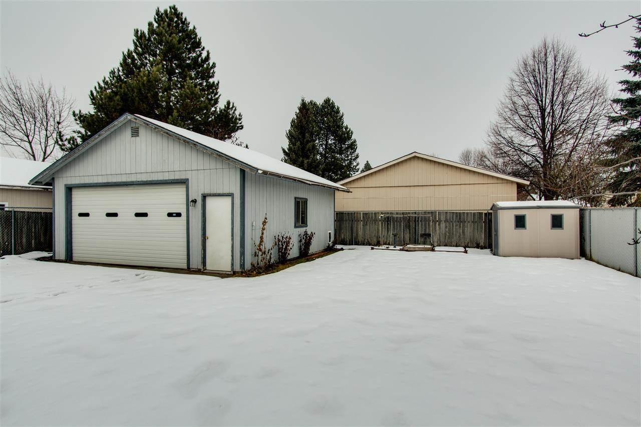 815 E Cascade Pl - Photo 15