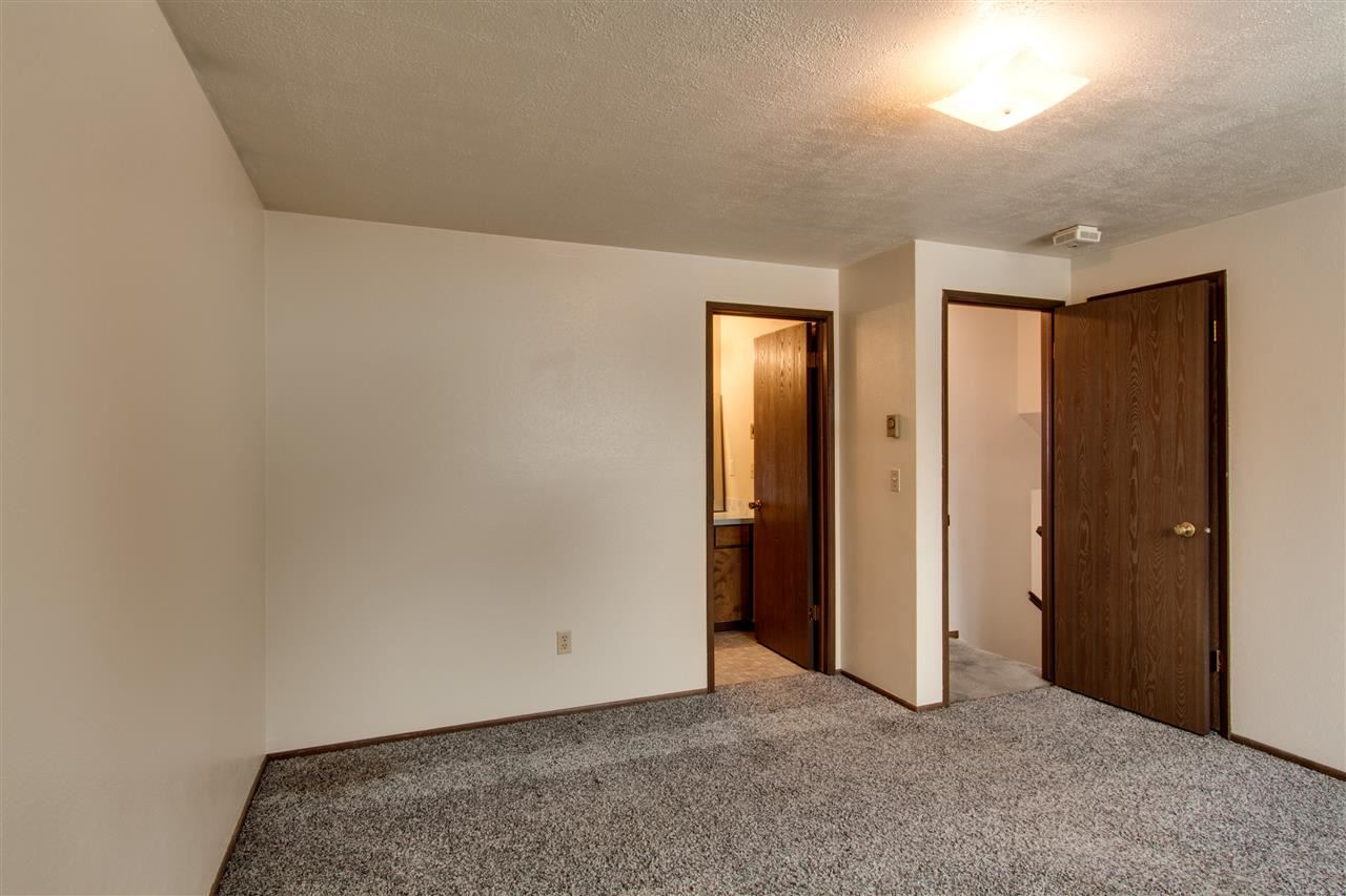 815 E Cascade Pl - Photo 5