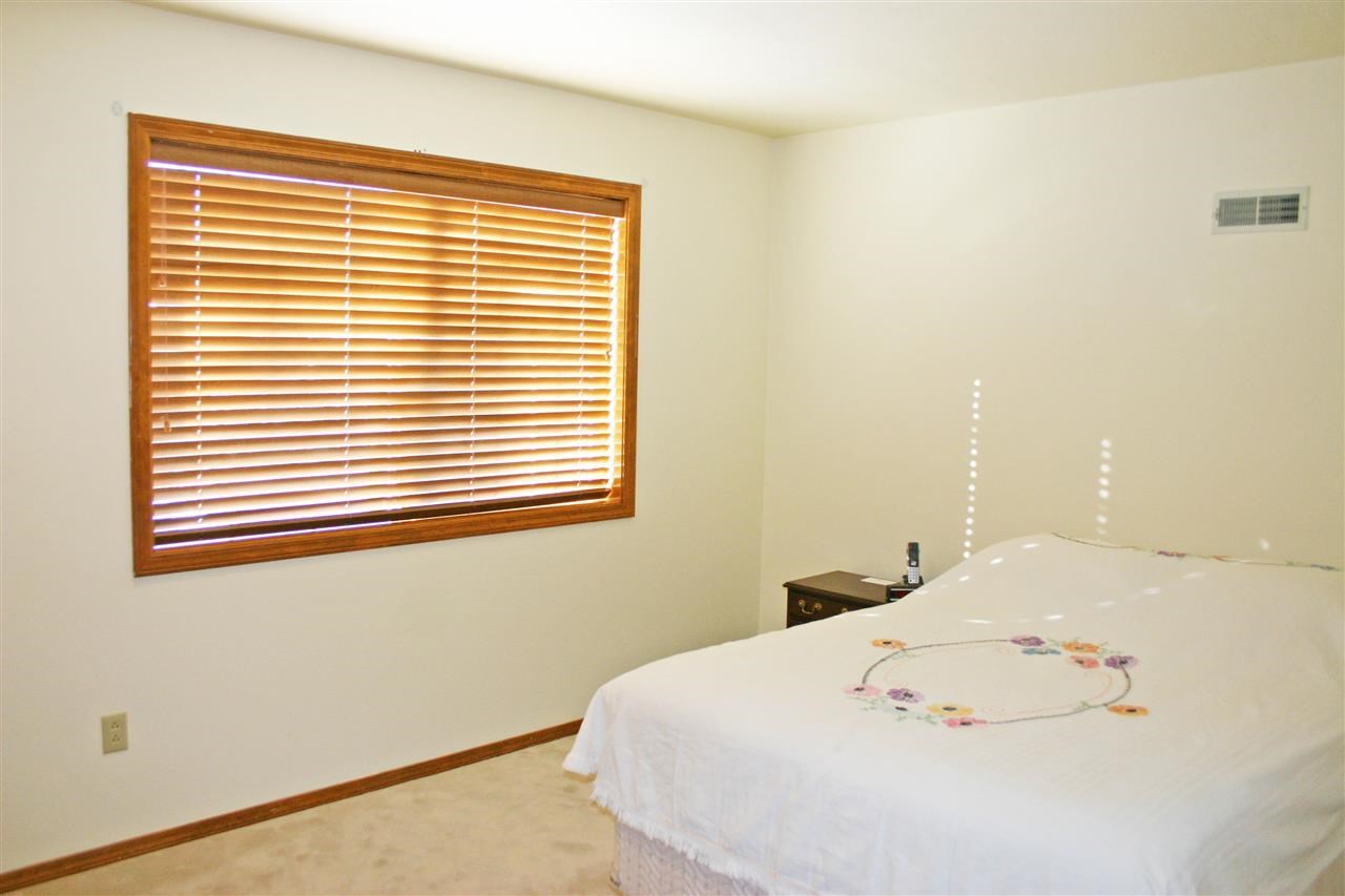 327 W Center St - Photo 15