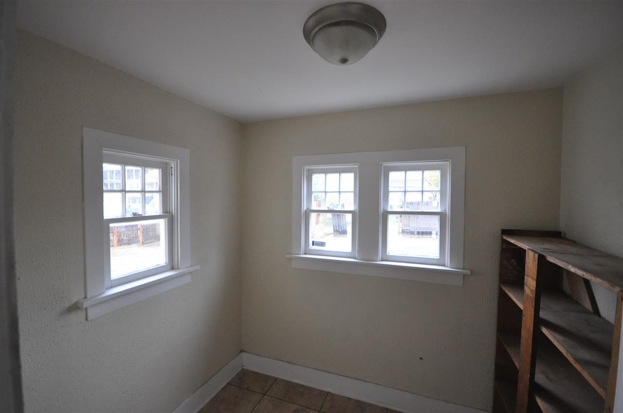 703 W NORA Ave - Photo 10