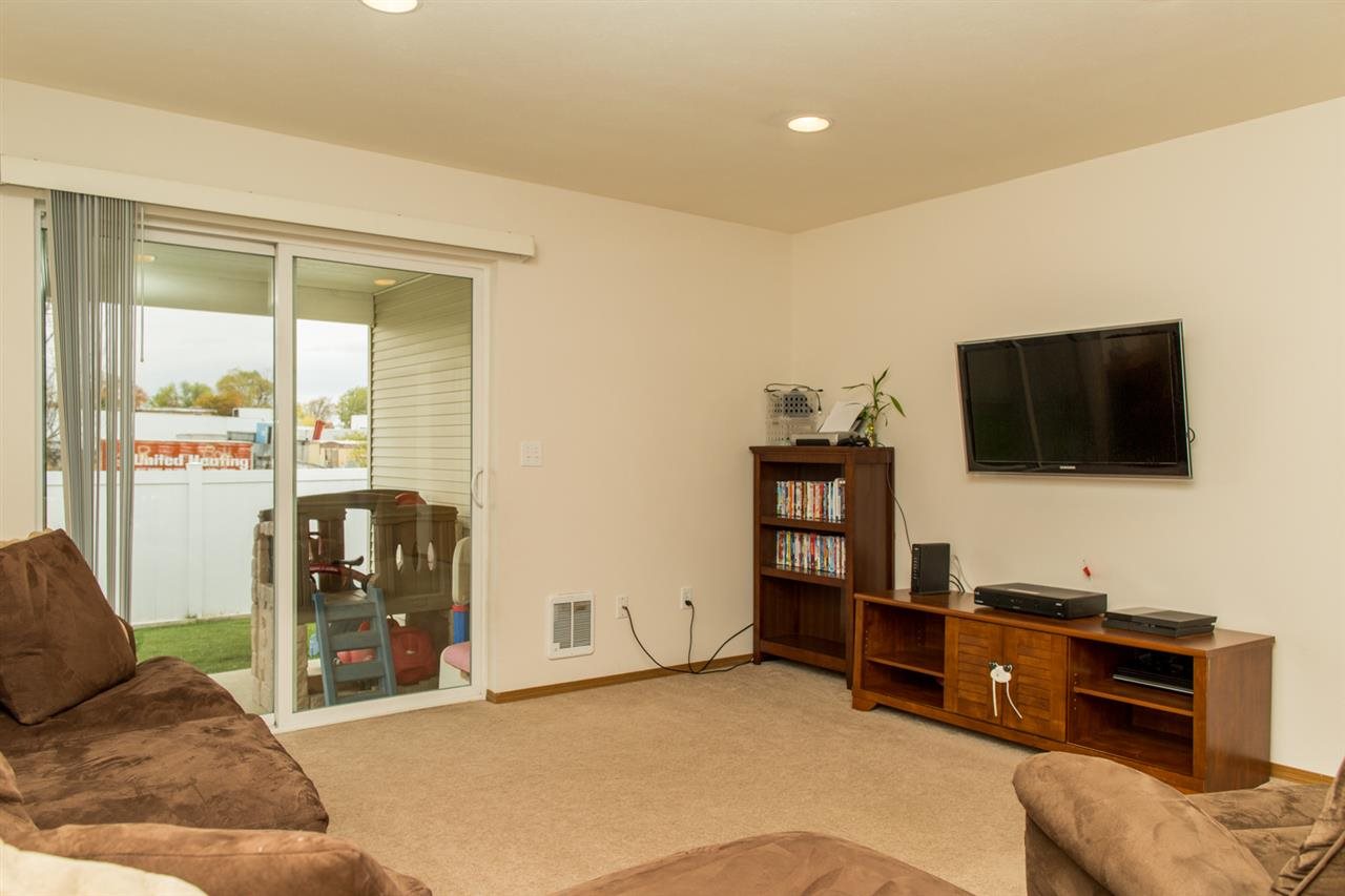5913 N Foothills Ln - Photo 7