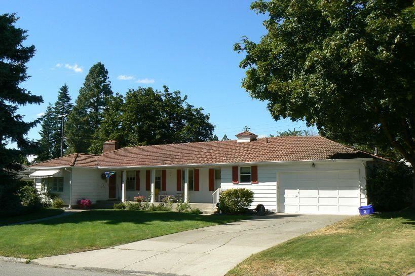 1015 E 43rd Ave - Photo 1