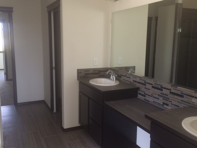 19106 E 15th Ave - Photo 3