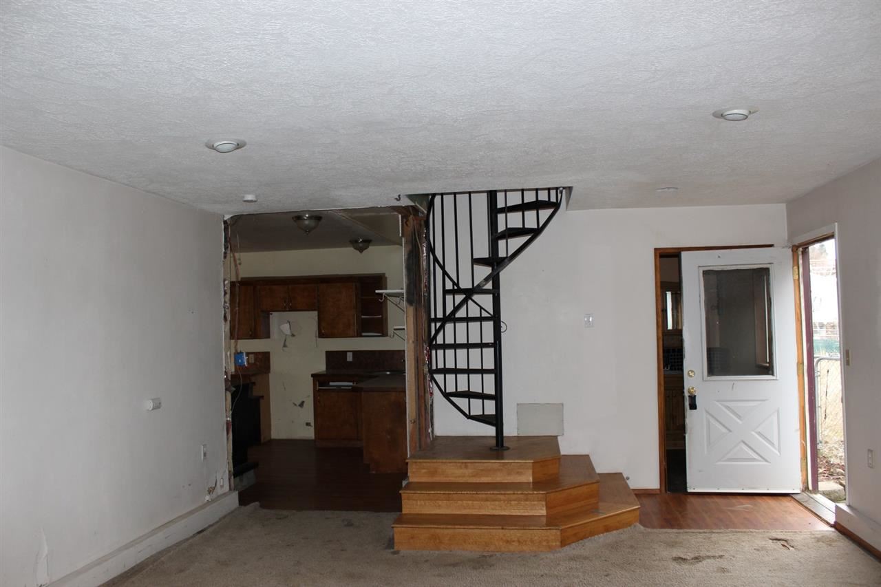 314 W Lee St - Photo 9
