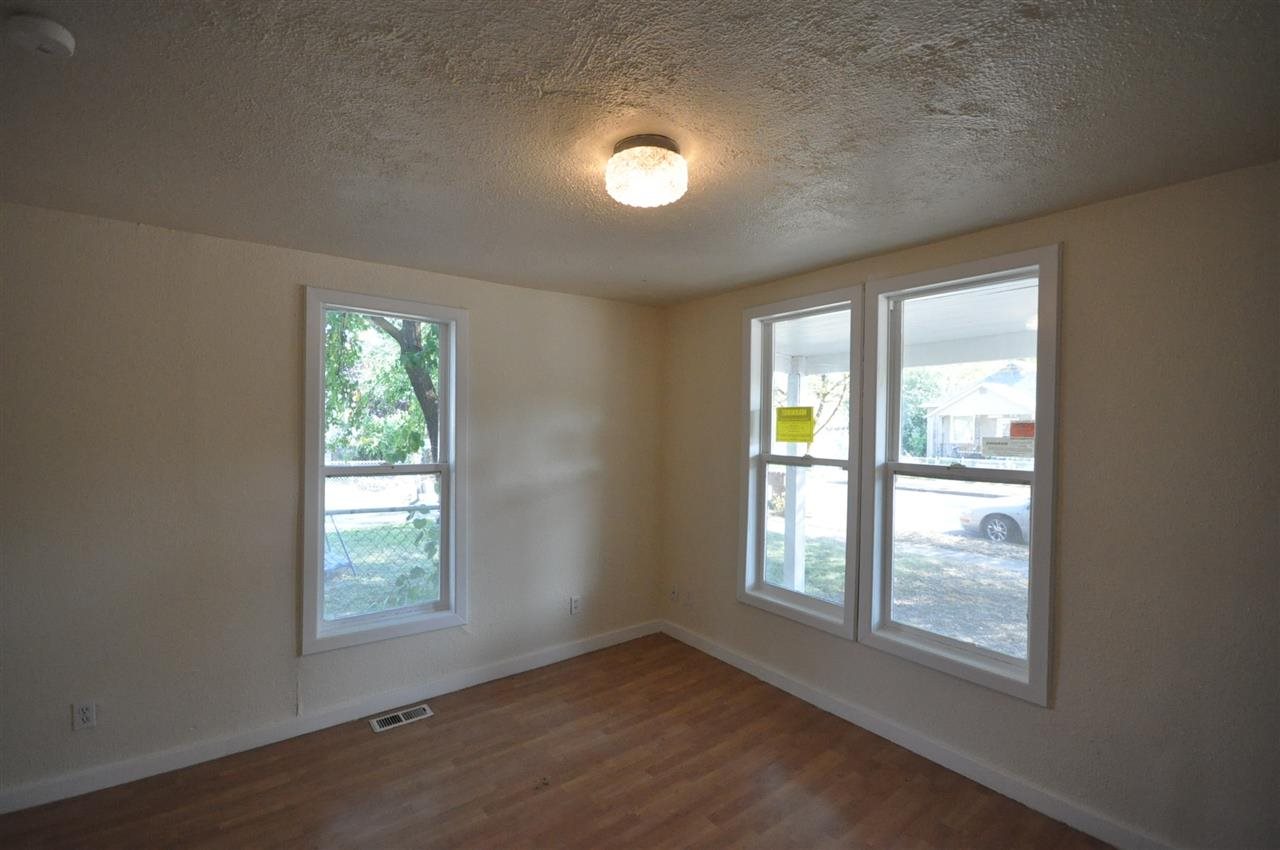 2917 E ROWAN Ave - Photo 3