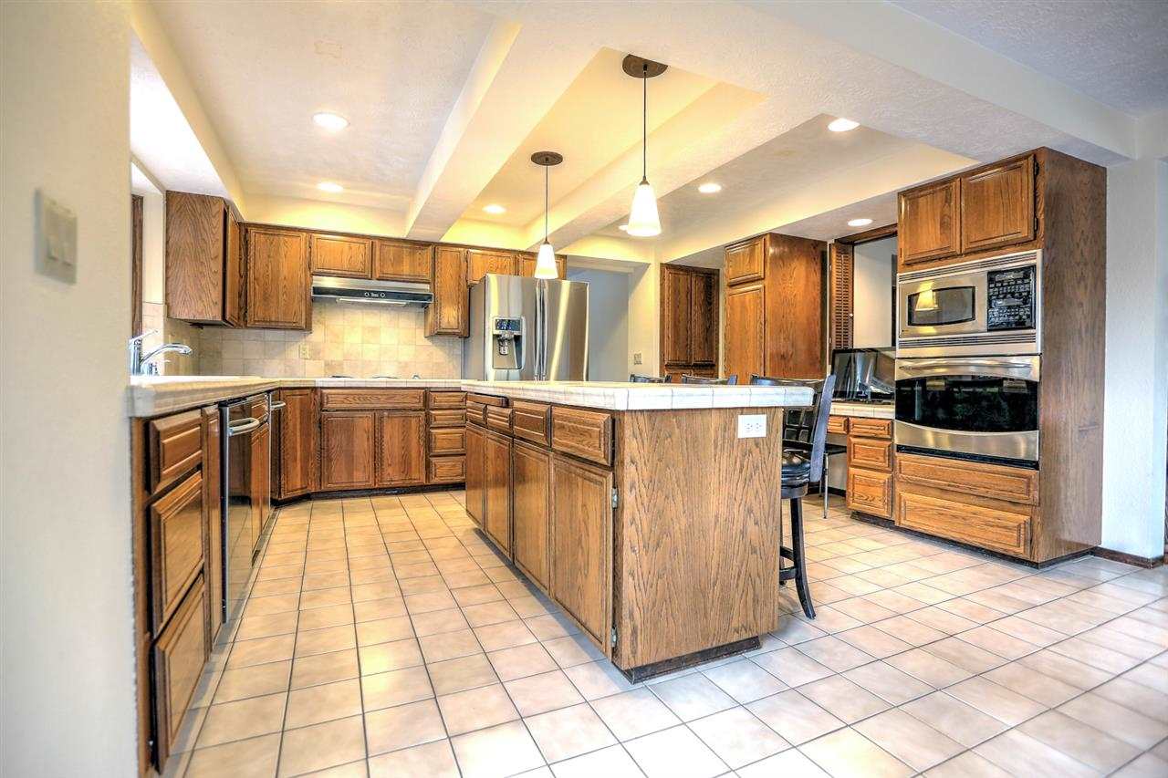 12024 N Hemlock Ct - Photo 6