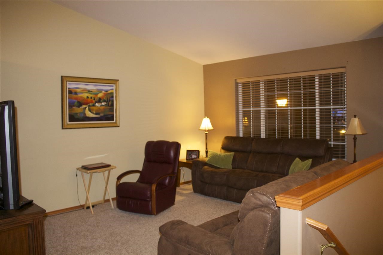 1423 E Devoe Ln - Photo 4