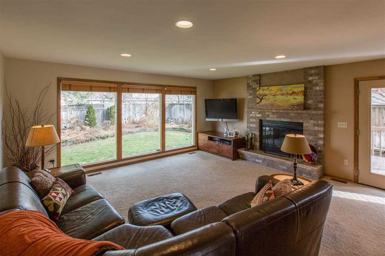 3703 E 49th Ave - Photo 7