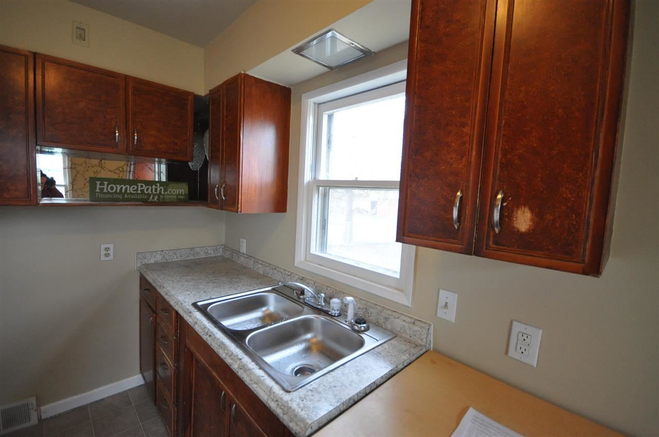 2816 W ROWAN Ave - Photo 4
