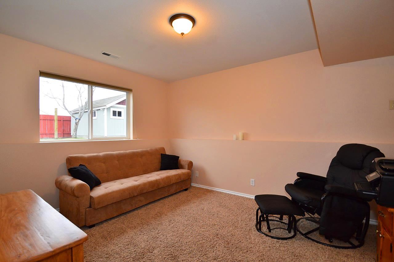 1930 N HODGES Ln - Photo 13