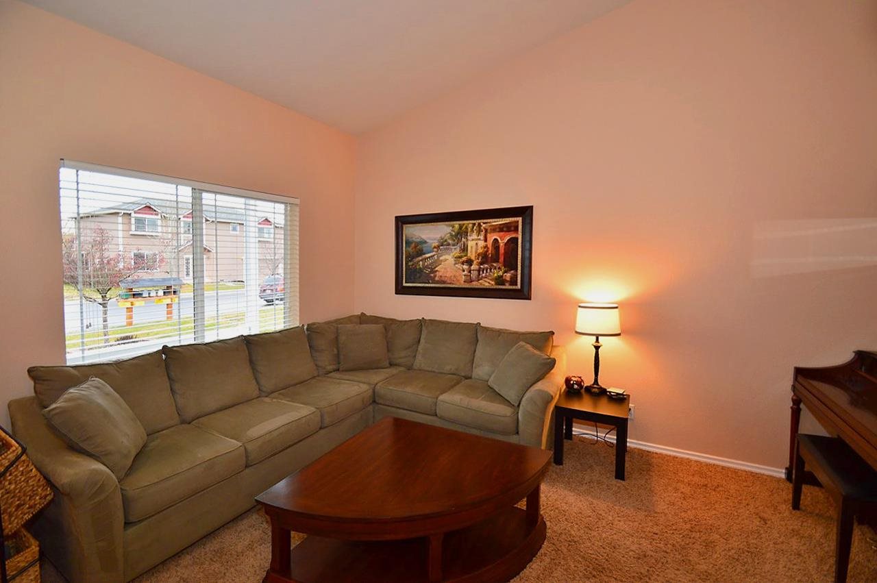 1930 N HODGES Ln - Photo 3