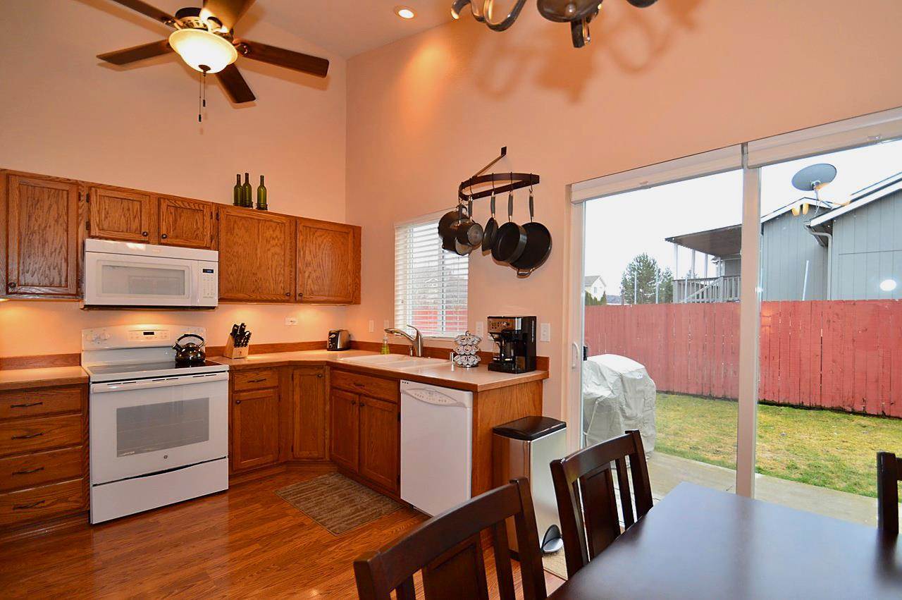 1930 N HODGES Ln - Photo 6