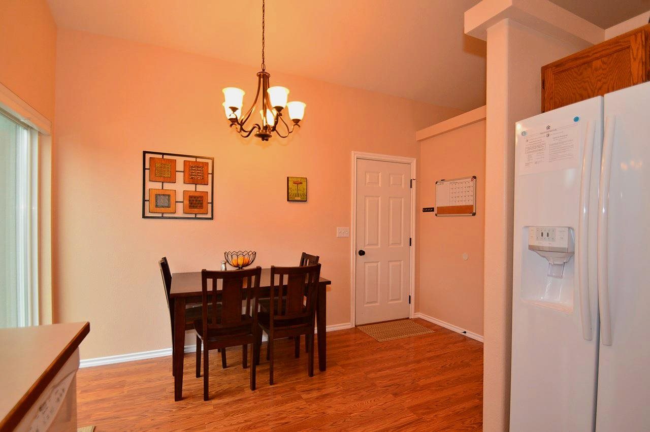 1930 N HODGES Ln - Photo 9