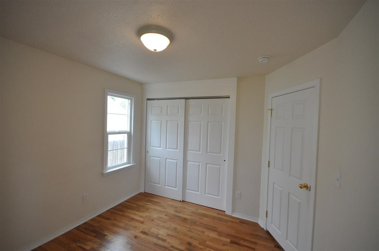 2208 E LONGFELLOW Ave - Photo 4