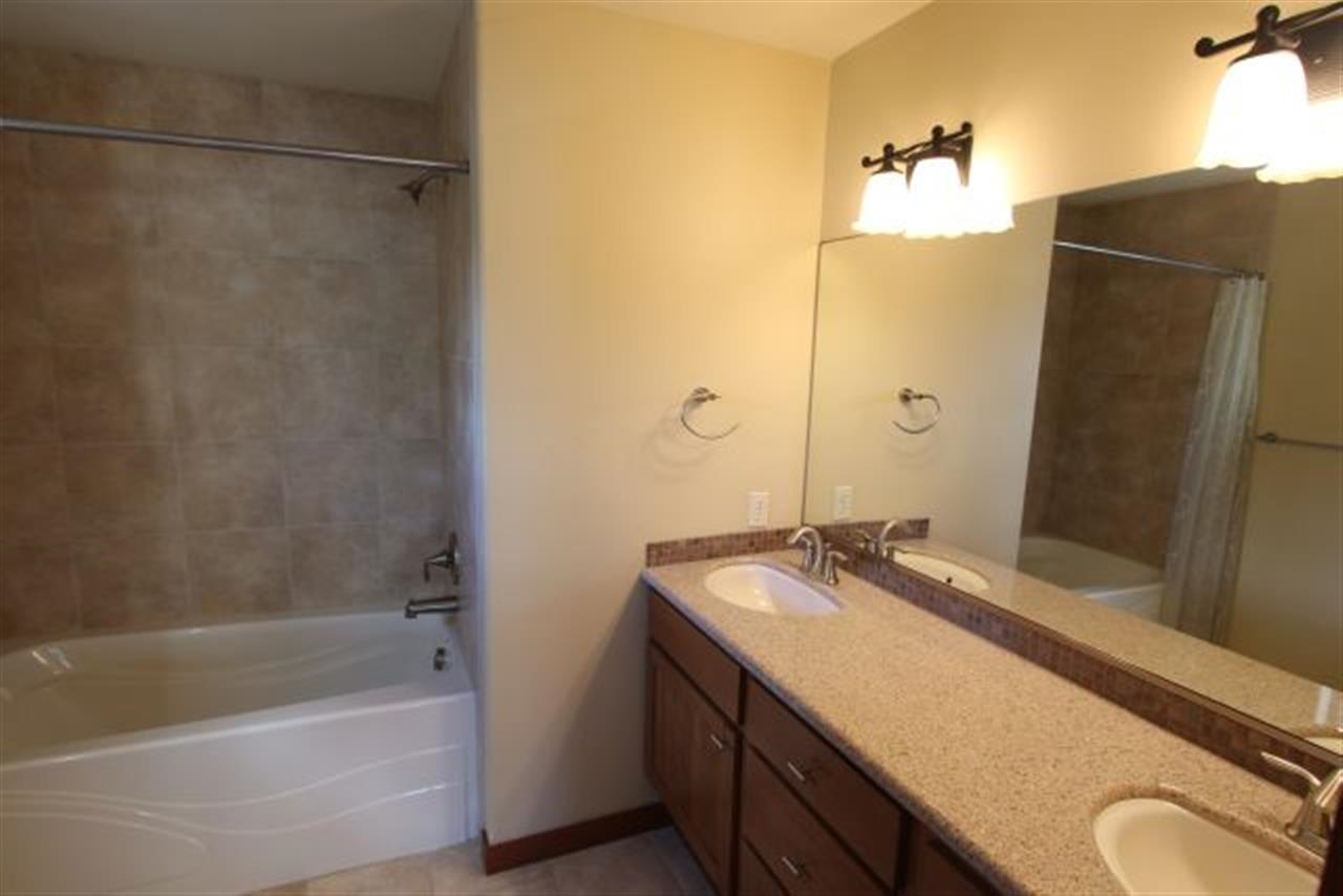 408 S Hemlock St - Photo 4