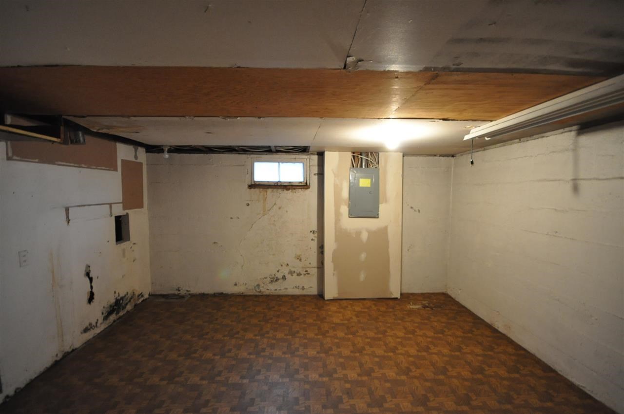 911 E QUEEN Ave - Photo 12
