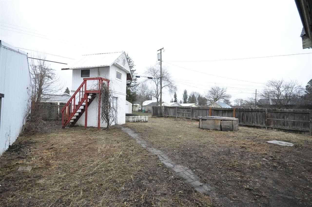 911 E QUEEN Ave - Photo 19