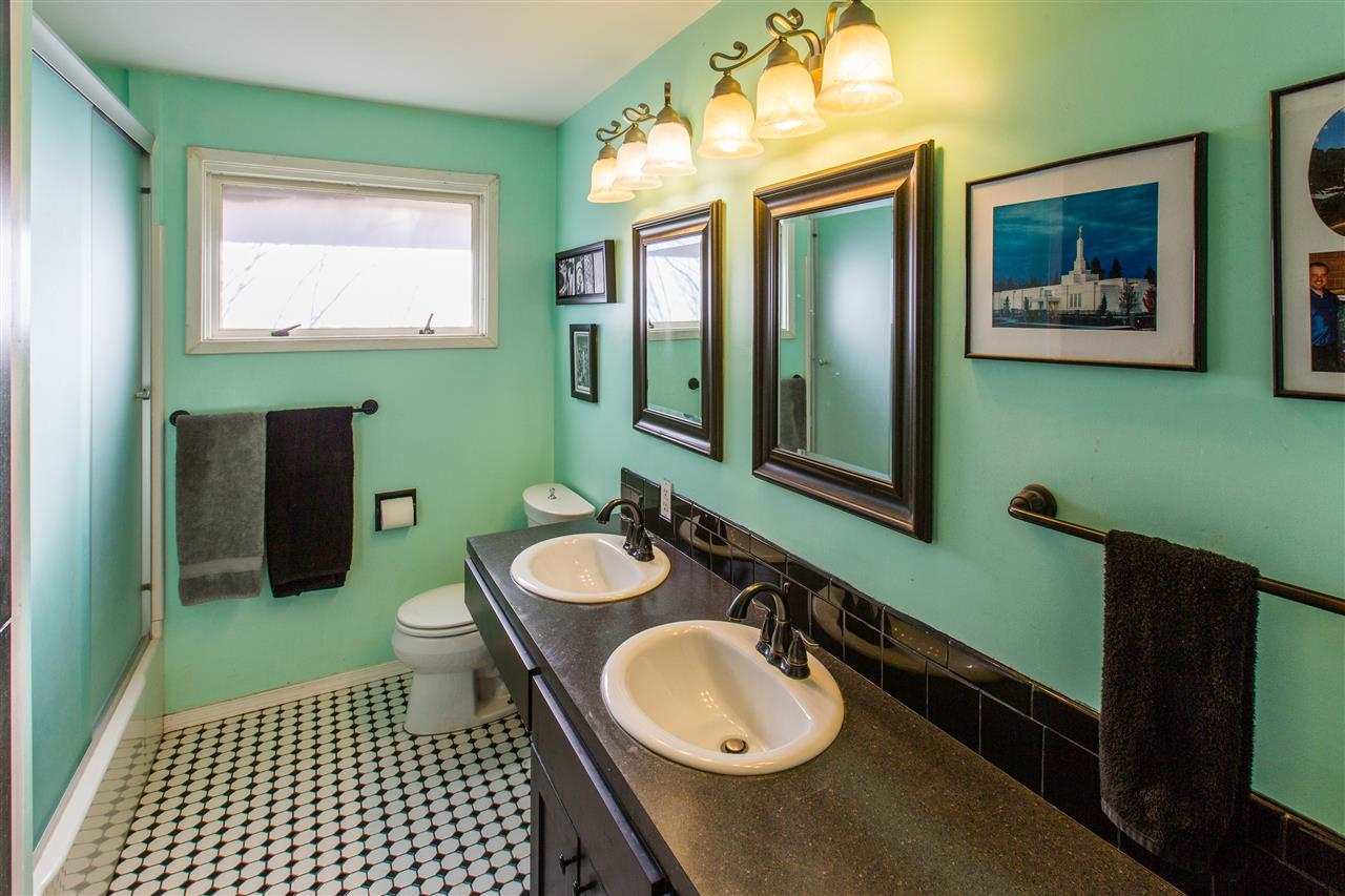 13204 E 11th Ave - Photo 13