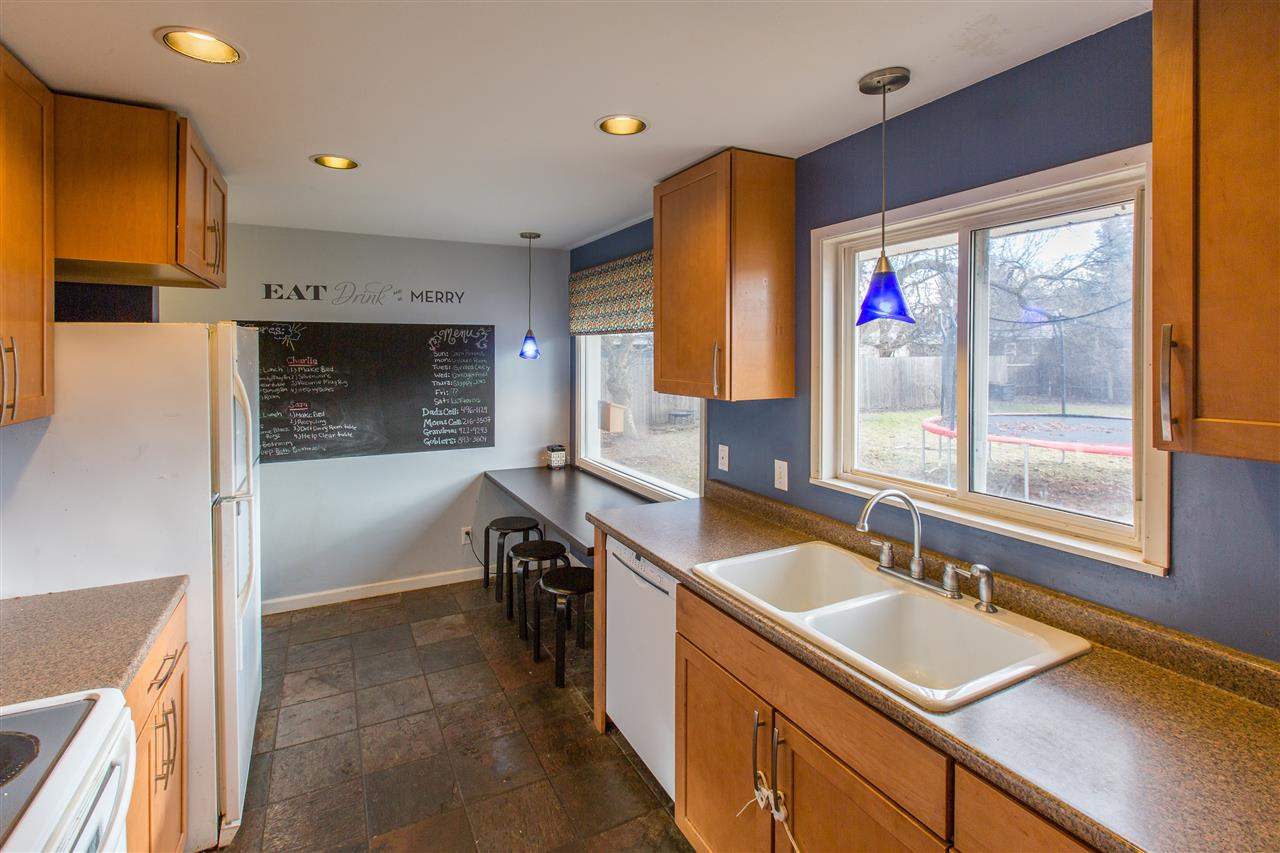 13204 E 11th Ave - Photo 8