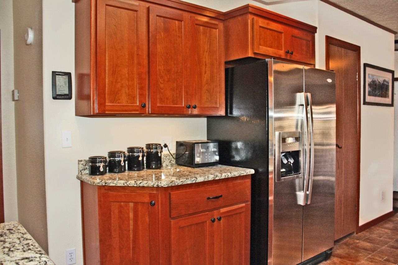 15719 N Koth Rd - Photo 4