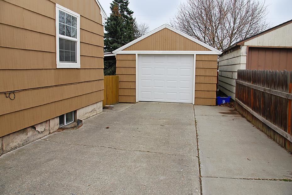 3223 E 20th Ave - Photo 3
